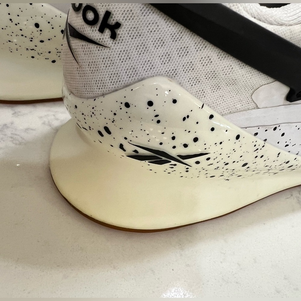 🚨‼️SOLD ‼️🚨Reebok training White Sneakers with Black and Brown Accents - Picture 11 of 13